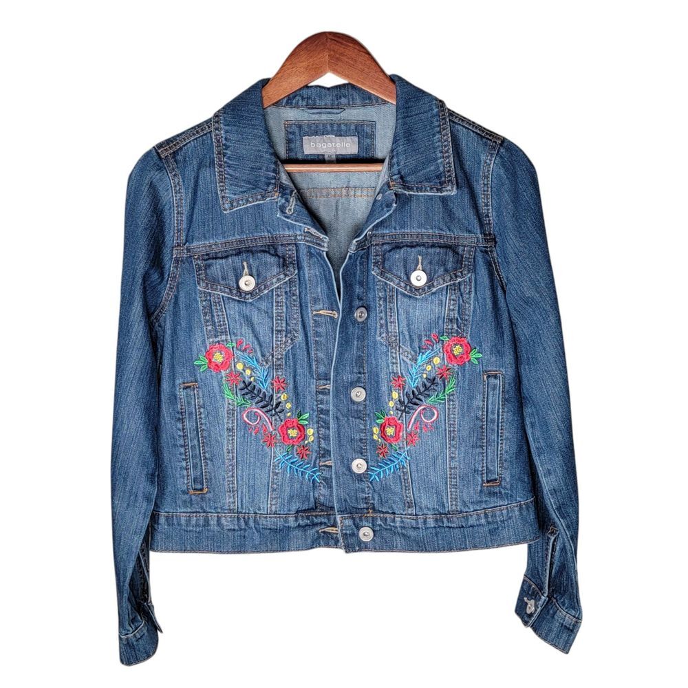 Bagatelle Womens Size Medium Floral Embroidered Denim Trucker Jacket 100% Cotton